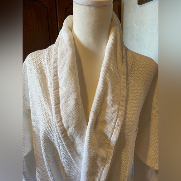 The Ritz-Carlton White plush Robe - Picture 3 of 11